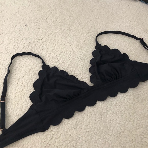 CHELSEA28 SCALLOPED BIKINI TOP - Picture 8 of 10